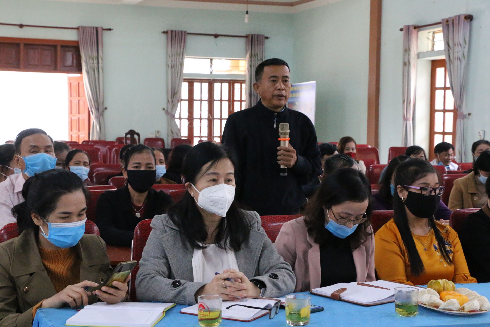 Nghe-nhan-Nguyen-Manh-Cuong-Chu-nhiem-Cau-lac-bo-dan-ca-Vi-Giam-xa-Boi-Son-phat-bieu-y-kien.JPG