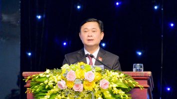 Phát huy trí tuệ, tập trung thảo luận, quyết định các chủ trương, giải pháp phát triển kinh tế - xã hội tỉnh nhà