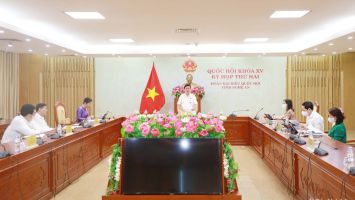 phien-thao-luan-to-doan-dai-bieu-quoc-hoi-tinh-nghe-an-tiep-tuc-cho-y-kien-vao-cac-du-an-luat.jpg