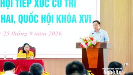 Bí thư Tỉnh ủy, Trưởng Đoàn ĐBQH tỉnh Nguyễn Khắc Thận tiếp xúc cử tri xã Châu Khê