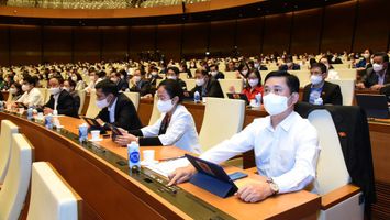 Quốc hội khóa XV biểu quyết thông qua 3 nghị quyết, 2 luật