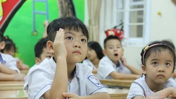 Bộ Giáo dục giải thích việc cho học sinh lớp 1, 2 đến trường kiểm tra học kỳ trực tiếp