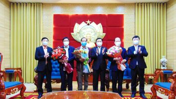 Thường trực Tỉnh ủy gặp mặt cán bộ được nghỉ hưu theo chế độ