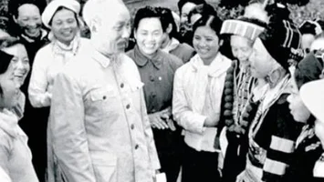 Bác Hồ với đồng bào dân tộc thiểu số tỉnh Nghệ An