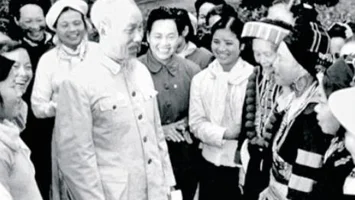Bác Hồ với đồng bào dân tộc thiểu số tỉnh Nghệ An