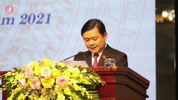 Đồng chí Thái Thanh Quý - Ủy viên BCH Trung ương Đảng, Bí thư Tỉnh ủy, Trưởng Đoàn ĐBQH tỉnh, Chủ tịch HĐND tỉnh phát biểu khai mạc kỳ họp thứ 4, HĐND tỉnh khóa XVIII