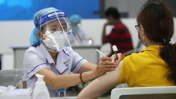 Thần tốc thực hiện chiến dịch tiêm chủng vaccine phòng COVID-19