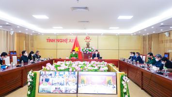 Thủ tướng Chính phủ: Khẩn trương đẩy mạnh các dịch vụ công trực tuyến