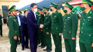 Phó Chủ tịch UBND tỉnh Hoàng Nghĩa Hiếu thăm, chúc Tết tại huyện Tương Dương