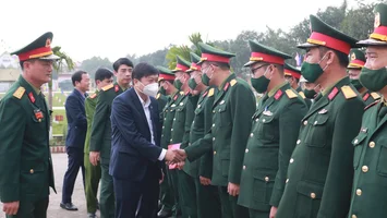 Phó Chủ tịch Thường trực UBND tỉnh Lê Hồng Vinh thăm, chúc Tết các đơn vị