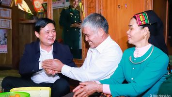 Bí thư Tỉnh ủy Thái Thanh Quý thăm, chúc Tết đồng bào, chiến sỹ tại huyện Con Cuông