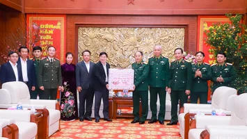 Lãnh đạo tỉnh Nghệ An thăm, chúc Tết Bộ Tư lệnh Quân khu 4