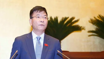 1 luật sửa 8 luật: Chính phủ đề nghị Quốc hội cho phân quyền