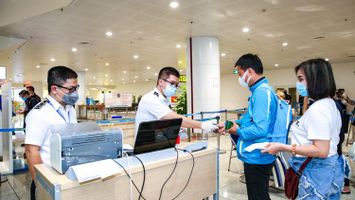 Bộ Y tế: Nguy cơ lây lan ca mắc COVID-19 nhiễm biến chủng Omicron ra cộng đồng rất lớn