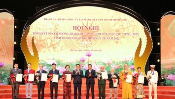 Hà Nội vinh danh 10 công dân Thủ đô ưu tú năm 2022