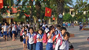 Thuận lợi, khó khăn trong việc thực hiện mục tiêu 100% học sinh tham gia BHYT
