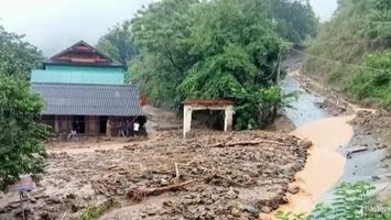 Bản làng tan hoang sau cơn lũ dữ ở Kỳ Sơn