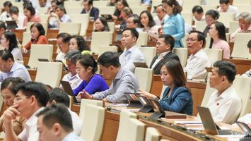 Quốc hội thảo luận tại hội trường Diên Hồng về dự án Luật Dầu khí (sửa đổi)