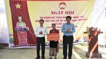 Đại biểu Quốc hội tiếp xúc cử tri và dự Ngày hội Đại đoàn kết ở huyện Quỳ Châu