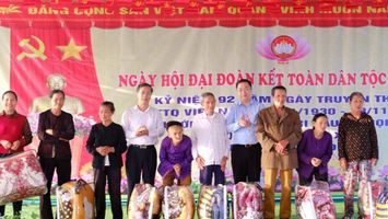 Phó Chủ nhiệm Ủy ban Văn hóa, Giáo dục của Quốc hội tiếp xúc cử tri và dự Ngày hội Đại đoàn kết tại huyện Nghi Lộc
