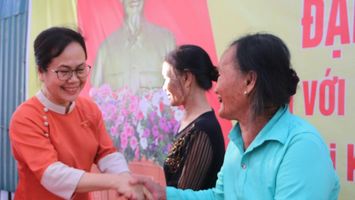 Đoàn đại biểu Quốc hội tiếp xúc cử tri tại thị xã Cửa Lò