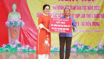 Đoàn đại biểu Quốc hội tiếp xúc cử tri và chung vui Ngày Đại đoàn kết ở huyện Diễn Châu