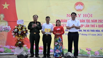 Đại biểu Quốc hội tiếp xúc cử tri và dự Ngày hội Đại đoàn kết tại thị xã Thái Hòa