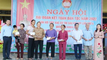 Đại biểu Quốc hội tiếp xúc cử tri và dự Ngày hội Đại đoàn kết tại huyện Yên Thành