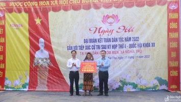Phó Chủ nhiệm Ủy ban văn hóa giáo dục Quốc hội tiếp xúc cử tri và dự ngày hội Đại đoàn kết ở Nghĩa Đàn