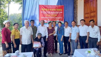 Trao 150 triệu đồng hỗ trợ xây dựng nhà tình nghĩa ở huyện Quỳ Hợp