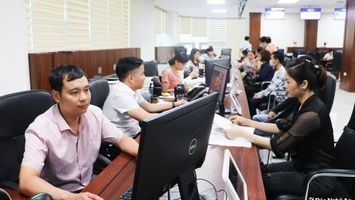 Mong mỏi tăng lương cơ sở từ đầu năm 2023