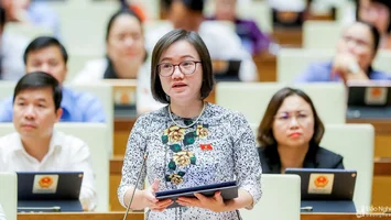 ĐBQH Đoàn Nghệ An chất vấn Bộ trưởng Bộ Nội vụ về chế độ cho cán bộ không chuyên trách cấp xã và thôn, tổ dân phố