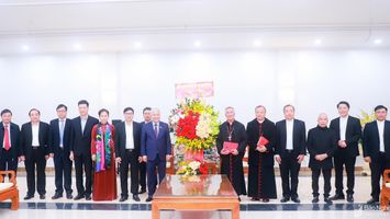 Bí thư Trung ương Đảng, Chủ tịch Ủy ban Trung ương Mặt trận Tổ quốc Việt Nam Đỗ Văn Chiến chúc mừng Giáng sinh tại Tòa Giám mục Giáo phận Vinh
