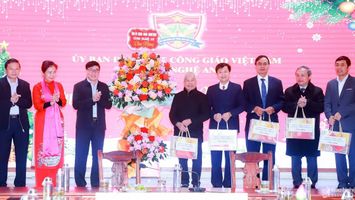 Lãnh đạo tỉnh chúc mừng Giáng sinh Ủy ban Đoàn kết công giáo Nghệ An