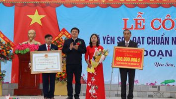 Xã Yên Sơn (Đô Lương) đón Bằng công nhận đạt chuẩn Nông thôn mới nâng cao