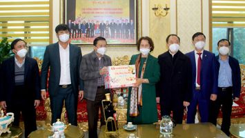 Lãnh đạo tỉnh chúc mừng năm mới các doanh nghiệp, nhà đầu tư ở Nghệ An