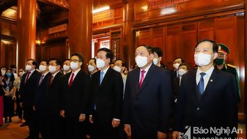 Lãnh đạo Đảng, Nhà nước và tỉnh Nghệ An dâng hương tại Khu Di tích Kim Liên
