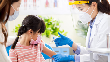 Chuẩn bị tiêm vaccine cho trẻ từ 5 đến dưới 12 tuổi