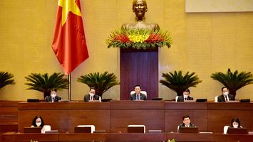 Trực tiếp: Ủy ban Thường vụ Quốc hội chất vấn về giá xăng dầu, "thổi" giá đất...