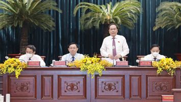 Chủ tịch Quốc hội Vương Đình Huệ dự Hội nghị Tổng kết công tác HĐND các tỉnh, thành phố khu vực phía Nam năm 2021, triển khai kế hoạch công tác năm 2022