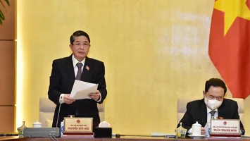 Thông qua Nghị quyết về giảm thuế bảo vệ môi trường đối với mặt hàng xăng, dầu