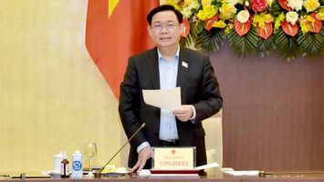 Chủ tịch Quốc hội Vương Đình Huệ chủ trì cuộc làm việc về dự án Luật Thi đua, khen thưởng (sửa đổi)