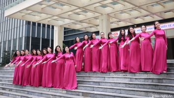 Phụ nữ Nghệ An duyên dáng trong tà áo dài truyền thống