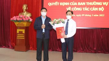 Trao Quyết định điều động, bổ nhiệm Phó Bí thư Đảng ủy Khối Doanh nghiệp tỉnh