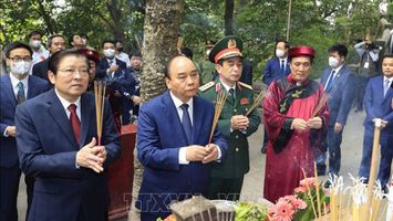 Chủ tịch nước Nguyễn Xuân Phúc dâng hương Giỗ Tổ Hùng Vương