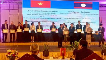 Lãnh đạo tỉnh Nghệ An dự hội nghị Hợp tác phát triển thương mại biên giới Việt Nam - Lào