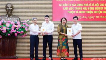 Nghệ An trao Quyết định chấp thuận chủ trương đầu tư 2 dự án nhà ở xã hội cho công nhân