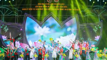 Trang trọng khai mạc Lễ hội Làng Sen 2022