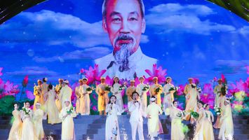 Từ Nghệ An - Làng Sen quê Bác đến thành phố Hồ Chí Minh - thành phố tên vàng