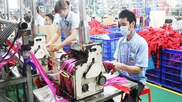 Đề xuất tăng lương tối thiểu vùng 6% từ ngày 1/7/2022